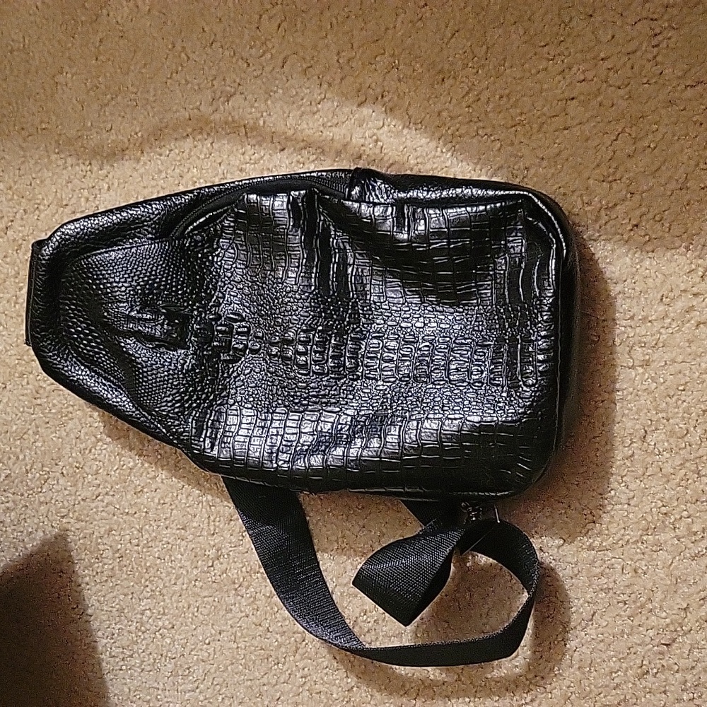 Crocodile Embossed Pattern Black Crossbody Sling